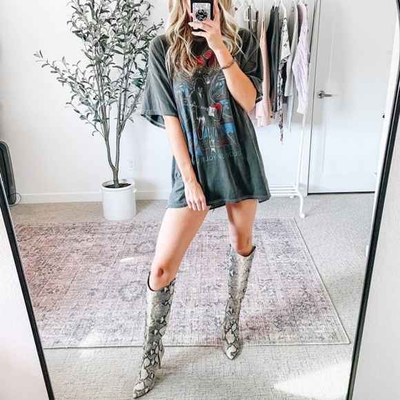 Sexy Chic Snake Embossed Vince Camuto Leather Boots - Picture 2 of 12